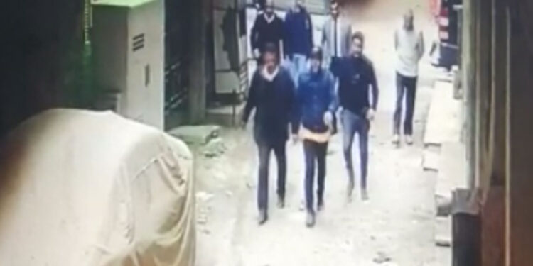 زوج يقتل زوجته في مدخل عقار بعين شمس