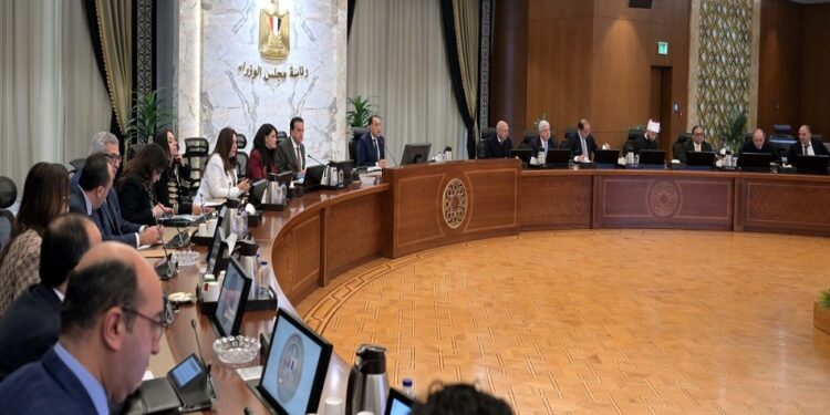 رئيس الوزراء يتابع الموقف التنفيذي للمشروع القومي لتنمية الأسرة المصرية