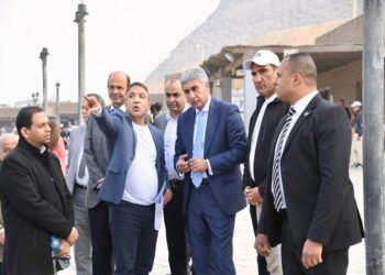 وزير السياحة والآثار يتفقد آخر مستجدات الأعمال بمشروع تطوير الخدمات بمنطقة أهرامات الجيزة