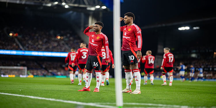 مانشستر يونايتد يواجه رينجرز الليلة فى قمة بريطانية بالدروى الأوروبى