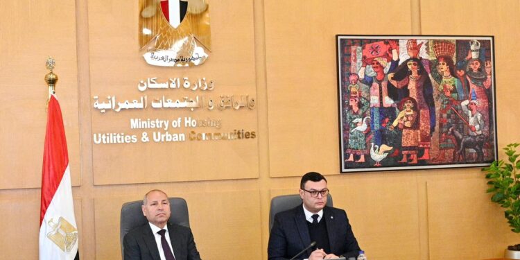 وزير الإسكان ومحافظ القاهرة يترأسان اجتماع اللجنة التيسيرية لمشروع تطوير “منطقة مثلث ماسبيرو”