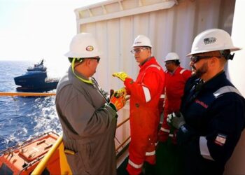 وزير البترول يتفقد سفينة الحفر 9 – Valaris  Ds للبحث عن الغاز الطبيعي في منطقة شمال مراقيا
