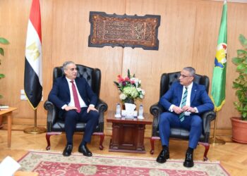 رئيس جهاز حماية المستهلك يلتقي محافظ الفيوم لمتابعة جهود ضبط الأسواق وأسعار السلع