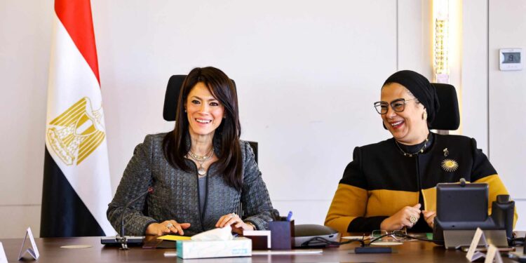 وزير الزراعة يلتقي مفوض الزراعة والتنمية الريفية بالاتحاد الافريقي في ختام “قمة أوغندا”