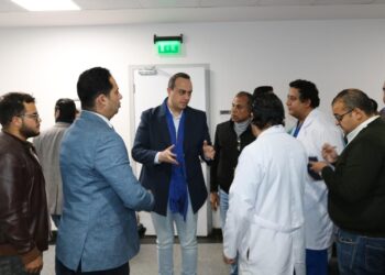 رئيس هيئة الرعاية الصحية يُجري جولة ليلية مفاجئة على المنشآت الصحية بالسويس