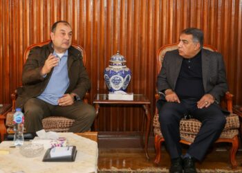 وزير قطاع الأعمال العام يلتقي محافظ الدقهلية في مستهل زيارته لشركة الدلتا للأسمدة بطلخا