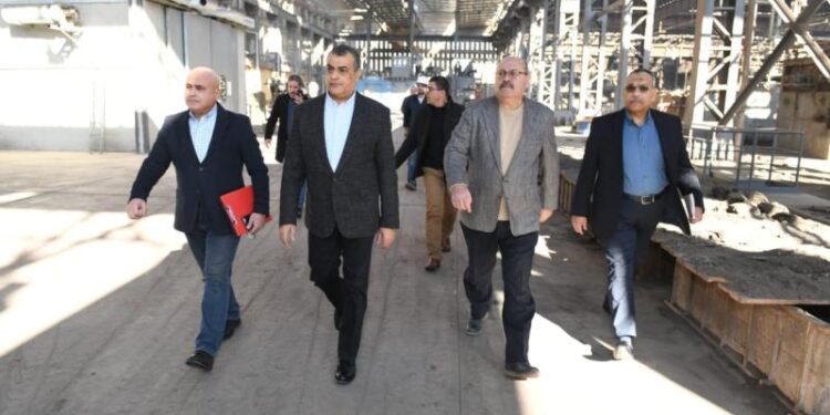 وزير الدولة للإنتاج الحربي يقوم بجولة تفقدية مفاجئة لشركة حلوان للمسبوكات “مصنع 9 الحربي”