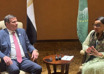 وزير الزراعة يلتقي مفوض الزراعة والتنمية الريفية بالاتحاد الافريقي في ختام “قمة أوغندا”