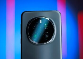 هونر تطلق موبايل بمواصفات خارقة وبطارية 6000 مللى أمبير