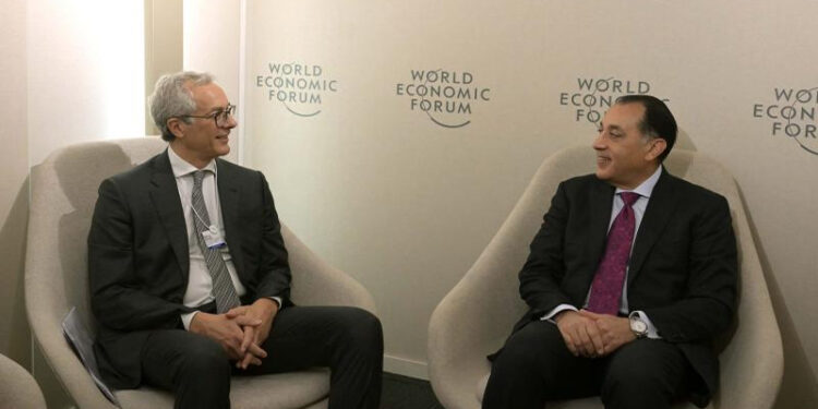 رئيس الوزراء يلتقي الرئيس التنفيذي لشركة “أكوا باور”