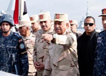 وزير الدفاع يتفقد قاعدة الإسكندرية البحرية ويلتقى بعدد من المقاتلين