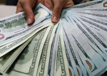 الأخضر الآن.. سعر الدولار في البنوك المصرية خلال تعاملات اليوم الأربعاء 1 يناير 2025