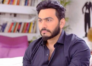 تامر حسني يخطف الأنظار في رأس السنة بموقف مفاجئ على المسرح.. ماذا حدث؟