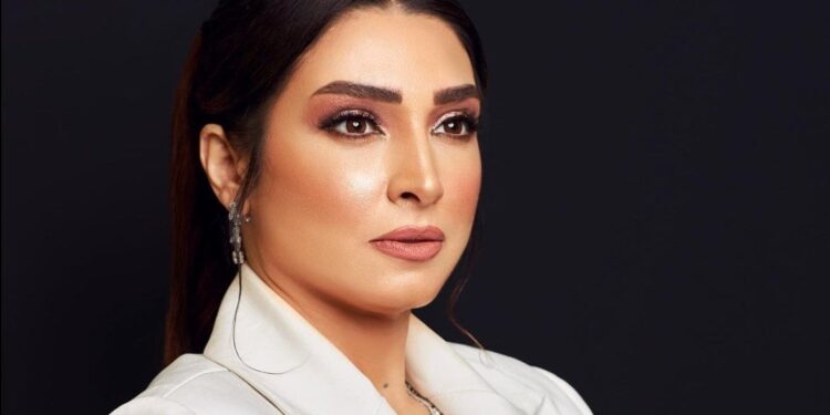 روجينا تشارك لحظات روحانية في العمرة مع زوجها وأفراد عائلتها.. تفاصيل