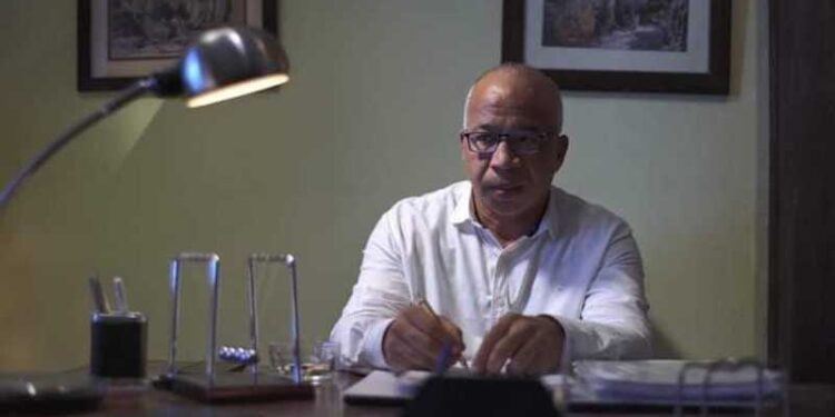 شريف دسوقي شريف دسوقي يتصدر التريند بسبب طلب مفاجئ من أحمد العوضي.. ما الذي حدث؟