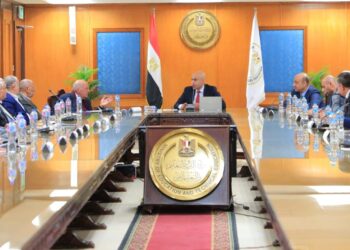 وزير التعليم يعقد جلسة نقاشية مع أعضاء نقابة المهن التعليمية حول مقترح “شهادة البكالوريا المصرية”