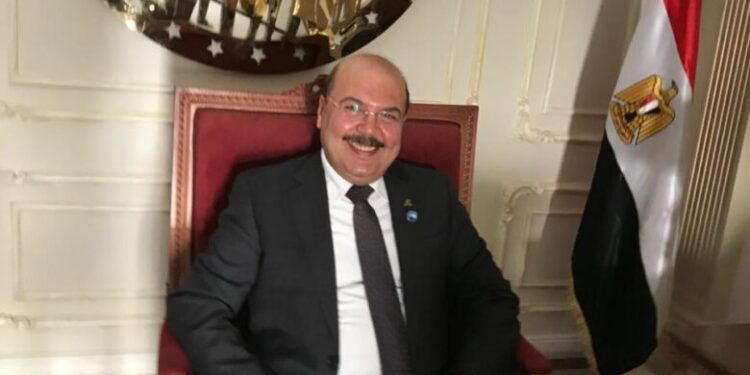 ميشيل الجمل يتقدم بمبادرة لدعم عمال النظافة في جرجا