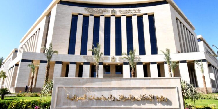 وزير الإسكان يُصدر قرارات لإزالة مخالفات بناء وتعديات بعددٍ من المدن