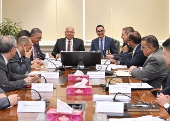وزير النقل يبحث مع وزير الاستثمار والتجارة الخارجية معايير الموافقة على إنشاء المناطق الحرة الخاصة الجديدة