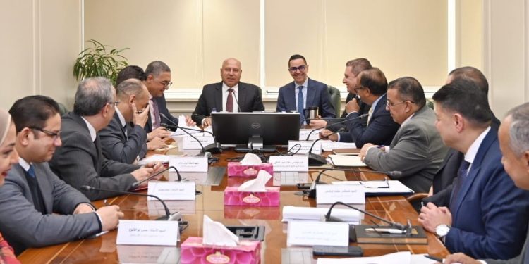وزير النقل يبحث مع وزير الاستثمار والتجارة الخارجية معايير الموافقة على إنشاء المناطق الحرة الخاصة الجديدة