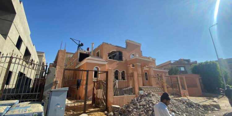 وزير الإسكان يُصدر قرارات إزالة لتعدياتٍ ومخالفات بناء بمدن دمياط وملوي وبرج العرب الجديدة