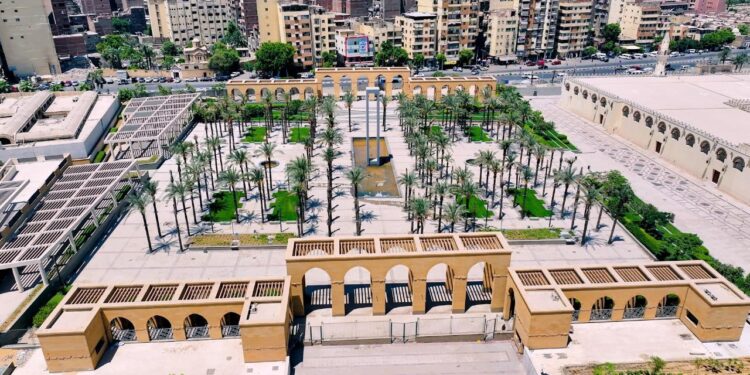 وزير الإسكان يتابع سير العمل بمشروع حدائق تلال الفسطاط ومحوري عمرو بن العاص والفريق كمال عامر