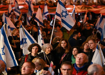 القاهرة الإخبارية: تظاهر الآلاف فى تل أبيب لمطالبة نتنياهو بالموافقة على صفقة تبادل