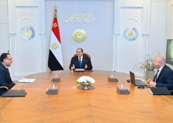 الرئيس السيسي يجتمع مع رئيس الوزراء ووزير النقل والصناعة