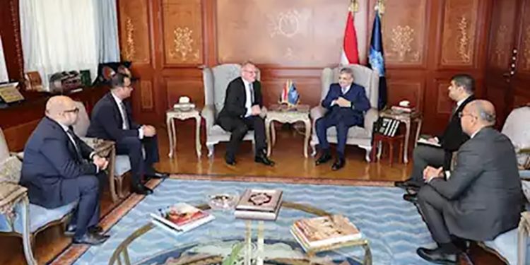 الفريق أسامة ربيع يلتقي الرئيس التنفيذي لشركة قناة السويس للحاويات