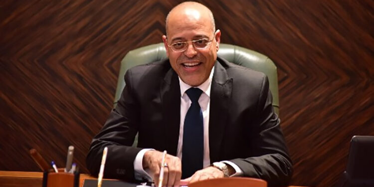 وزير العمل يُثَّمن اجراءات دولة الإمارات بشأن تطبيق التأمين الصحي للعاملين في القطاع الخاص
