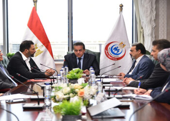 وزير الصحة يشهد توقيع بروتوكولي تعاون لاستقدام الخبراء الأجانب لمناظرة المرضى بمستشفيات الوزارة