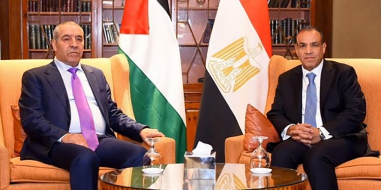 وزير الخارجية والهجرة يستقبل أمين سر اللجنة التنفيذية لمنظمة التحرير الفلسطينية