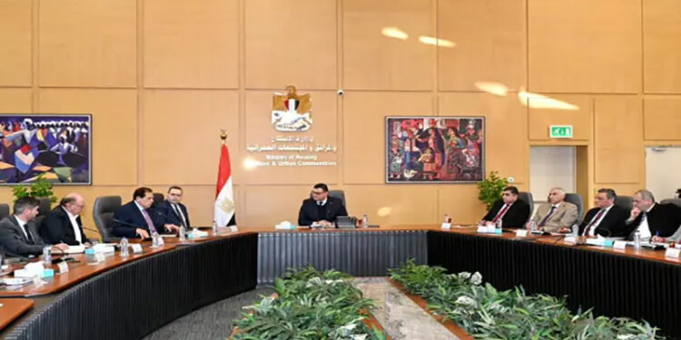 وزير الإسكان يعقد اجتماعا مع عدد من أعضاء مجلسي “النواب والشيوخ” لبحث مطالب دوائرهم