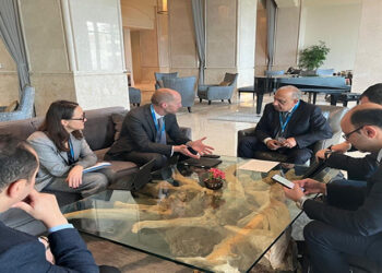 وزير الكهرباء يبحث مع وفد بنك إعادة الإعمار والتنمية الأوروبي سبل دعم وتعزيز التعاون المشترك