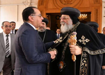رئيس الوزراء يُهنئ البابا تواضروس الثاني بعيد الميلاد المجيد