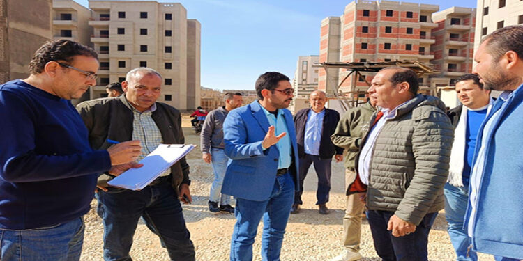 وزير الإسكان يتابع موقف توفيق الأراضي المضافة للعبور الجديدة ووحدات “سكن لكل المصريين”