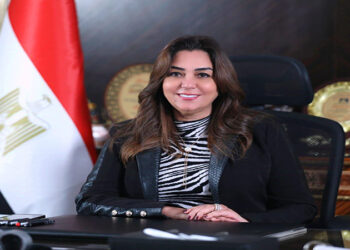 وزيرة التنمية المحلية تستعرض تقريراً حول جهود تحسين خدمات المحليات للمواطنين بالمحافظات