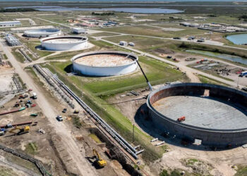 تراجع مخزونات النفط الأميركية وزيادة البنزين ونواتج التقطير