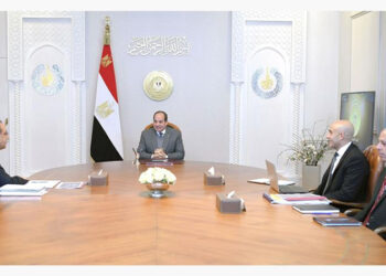 الرئيس السيسي يجتمع مع رئيس الوزراء ووزيري التعليم