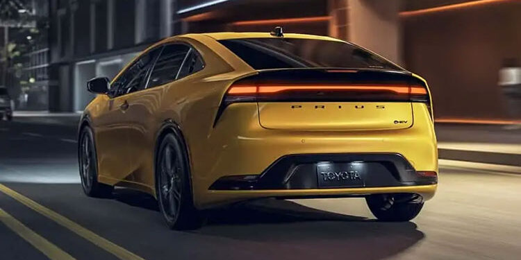 سعر سيارة تويوتا بريوس 2025 الجديدة عالميًا