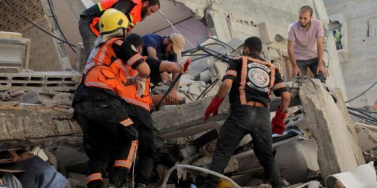 الدفاع المدني: انتشال جثامين 9 شهداء من خزاعة شرق خان يونس جنوب غزة