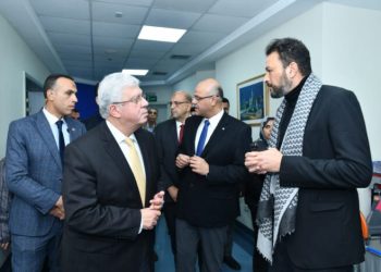 وزير التعليم العالي ومحافظ القليوبية في زيارة تفقدية لمصابي غزة بمستشفى الناس الخيري