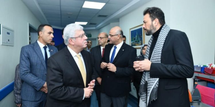 وزير التعليم العالي ومحافظ القليوبية في زيارة تفقدية لمصابي غزة بمستشفى الناس الخيري