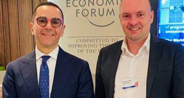 وزير الاستثمار والتجارة الخارجية يلتقي نائب رئيس شركة فيستاس لأنظمة الرياح والطاقة المتجددة