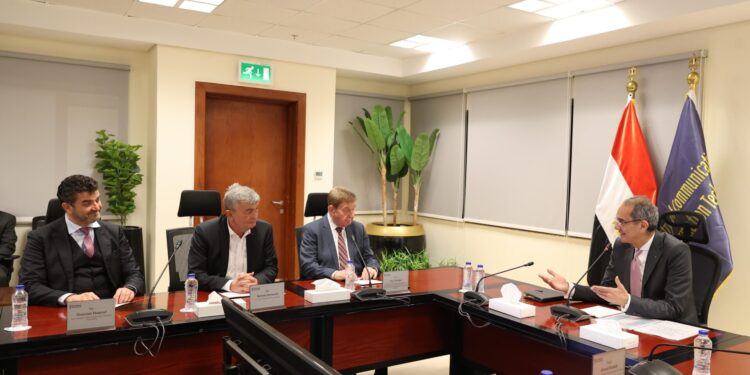 عمرو طلعت: الدولة حريصة على تأهيل الشباب للعمل فى مجال التعهيد لتلبية احتياجات الشركات العالمية