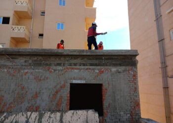 الإسكان: تنفيذ حملات لغلق أنشطة مخالفة وإزالة مخالفات بناء وإشغالات بـ5 مدن جديدة