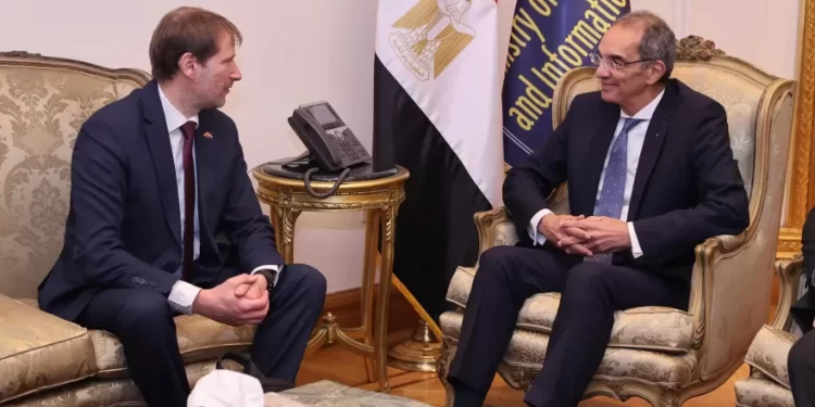 وزير الاتصالات يبحث فرص التعاون مع لاتفيا فى التحول الرقمى والذكاء الاصطناعى والتعهيد