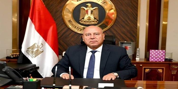 وزير الصناعة والنقل مع المستثمرين الصناعيين بمحافظة كفر الشيخ بحضور المحافظ