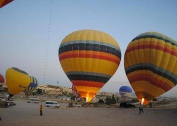 الطيران تعلن تفاصيل تعرض إحدى رحلات شركة “دريم للبالون” لهبوط اضطراري في منطقة جبلية