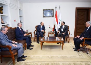 وزير الخارجية والهجرة يلتقي برئيس الجهاز المركزي للتنظيم والإدارة